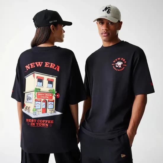Remera New Era Cafe Graphic Oversized Negro